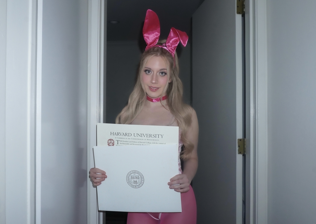 Madison Nicole aka Gigglypuff is a former Harvard University cheerleader who loves cosplay.