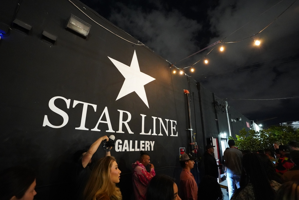 The line at chance the rapper exhibit.